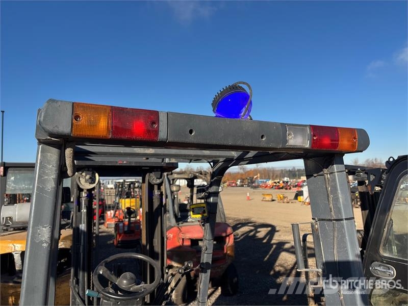Toyota 7FGU25 3750 lb Pneumatic Tire Forklift Інше