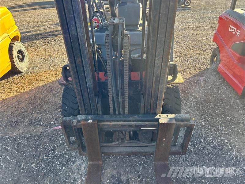 Toyota 7FGU25 3750 lb Pneumatic Tire Forklift Інше