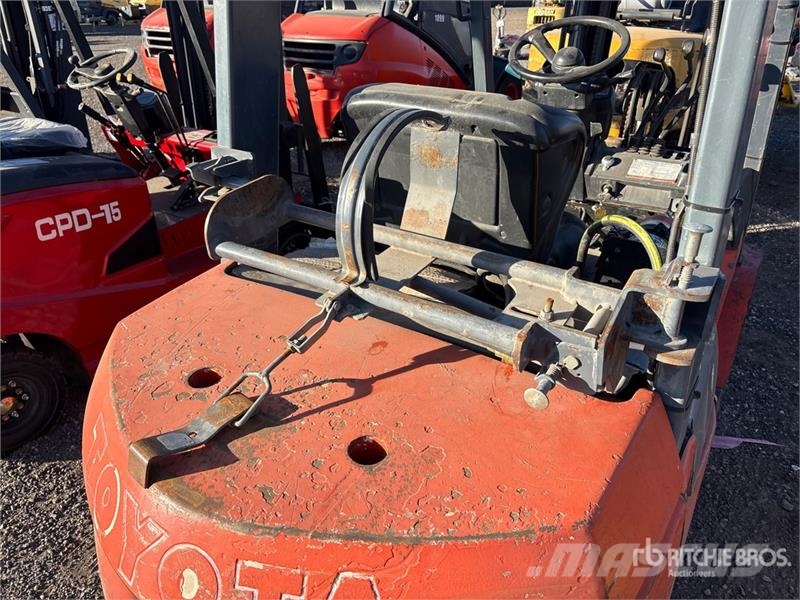 Toyota 7FGU25 3750 lb Pneumatic Tire Forklift Інше