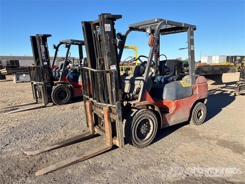 Toyota 7FGU30 5820 lb Pneumatic Tire Forklift 그 외 지게차