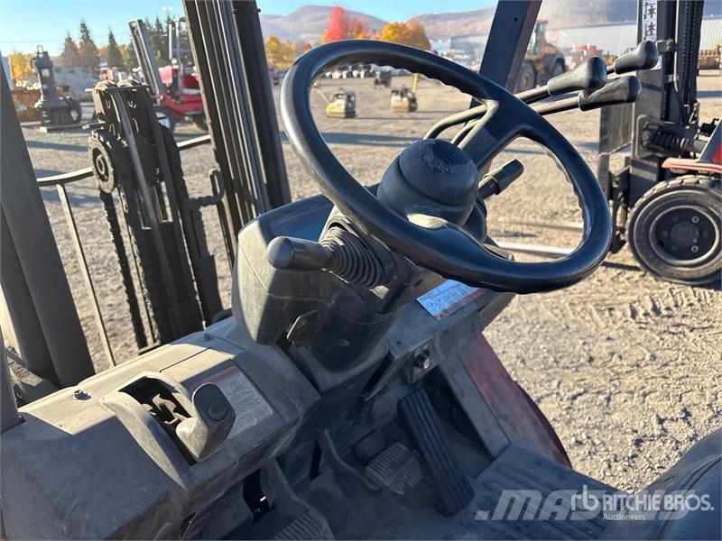 Toyota 7FGU30 5820 lb Pneumatic Tire Forklift 그 외 지게차
