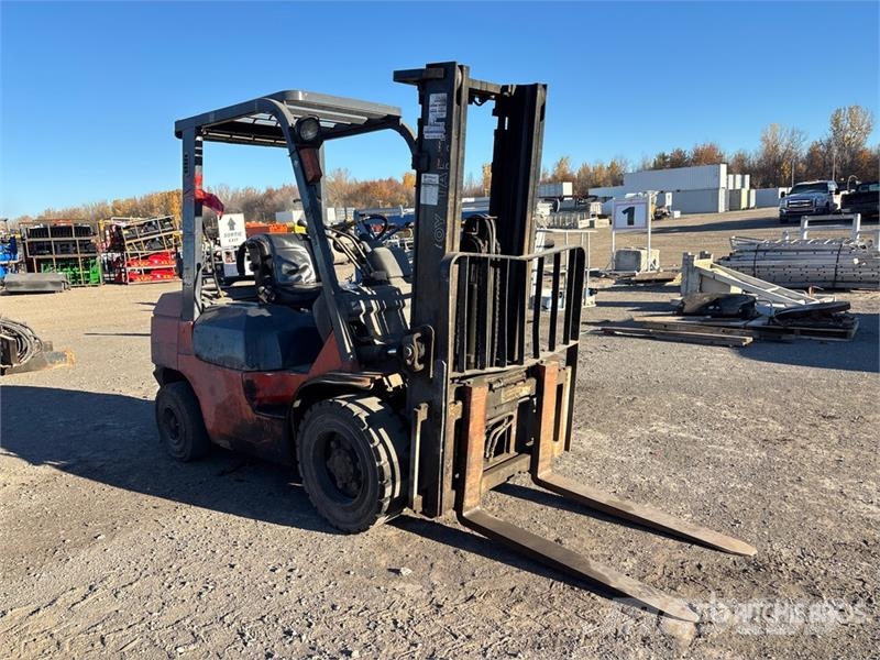 Toyota 7FGU30 5820 lb Pneumatic Tire Forklift 그 외 지게차