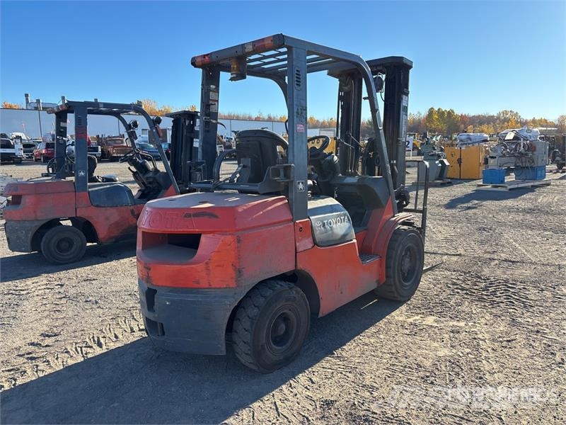 Toyota 7FGU32 6020 lb Forklift شاحنات ذات رافعات شوكية - أخرى