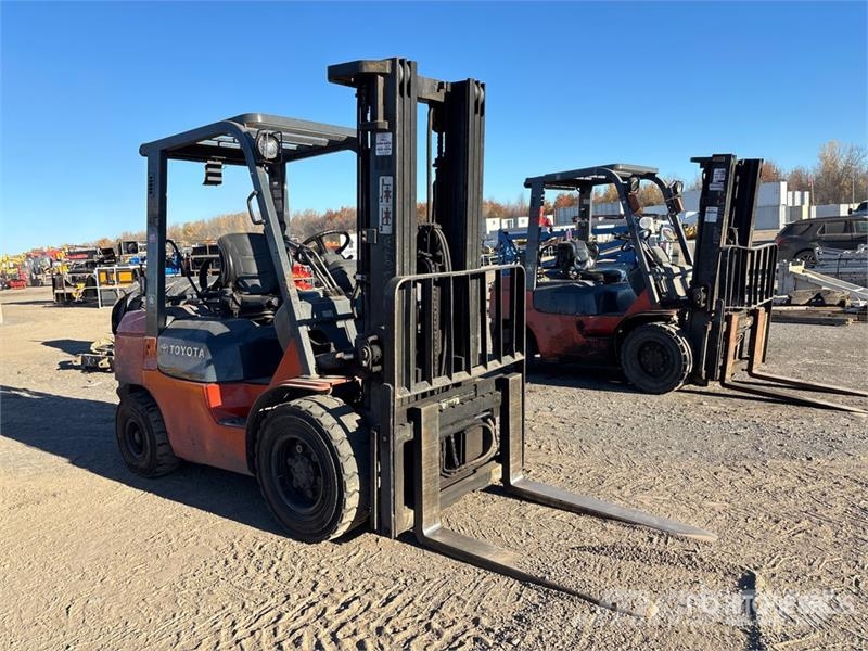 Toyota 7FGU32 6020 lb Forklift شاحنات ذات رافعات شوكية - أخرى
