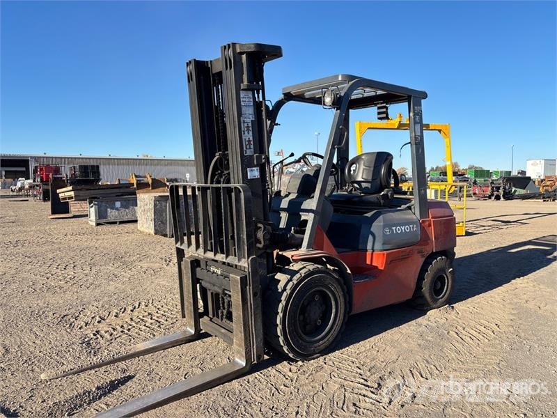 Toyota 7FGU32 6020 lb Forklift شاحنات ذات رافعات شوكية - أخرى