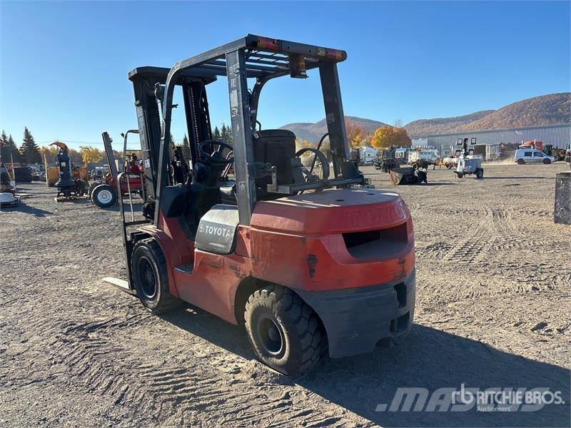 Toyota 7FGU32 6020 lb Forklift شاحنات ذات رافعات شوكية - أخرى