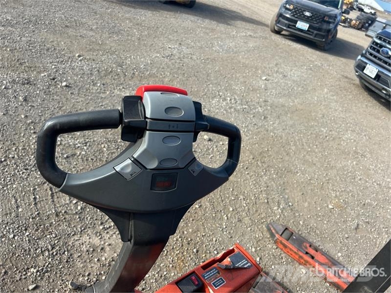 Toyota 7HBW23 شاحنة يدوية بمنصة نقالة