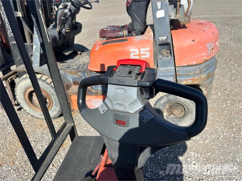 Toyota 7HBW23 Transpallet elettrici a timone