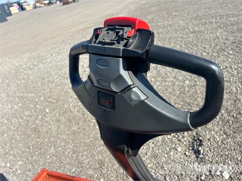 Toyota 7HBW23 Kézi raklapemelő