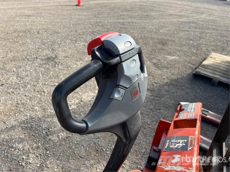 Toyota 7HBW23 شاحنة يدوية بمنصة نقالة