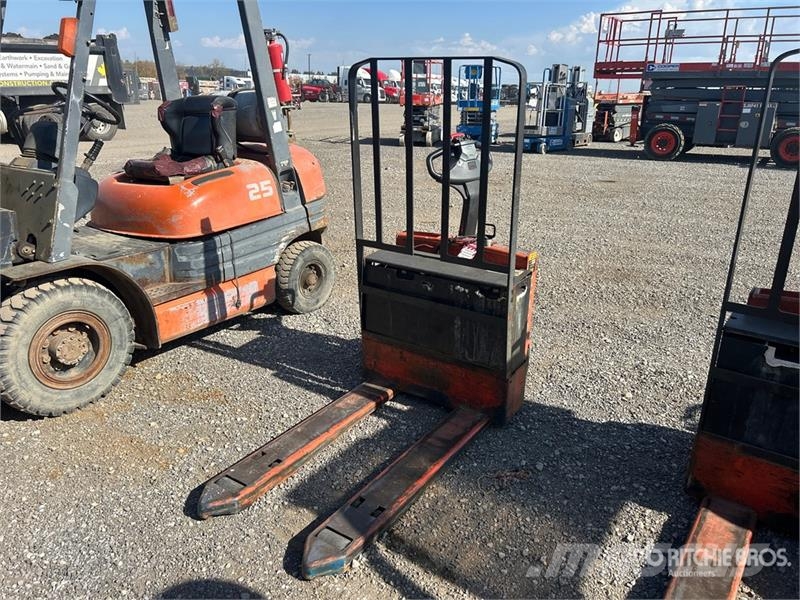 Toyota 7HBW23 Transpallet elettrici a timone