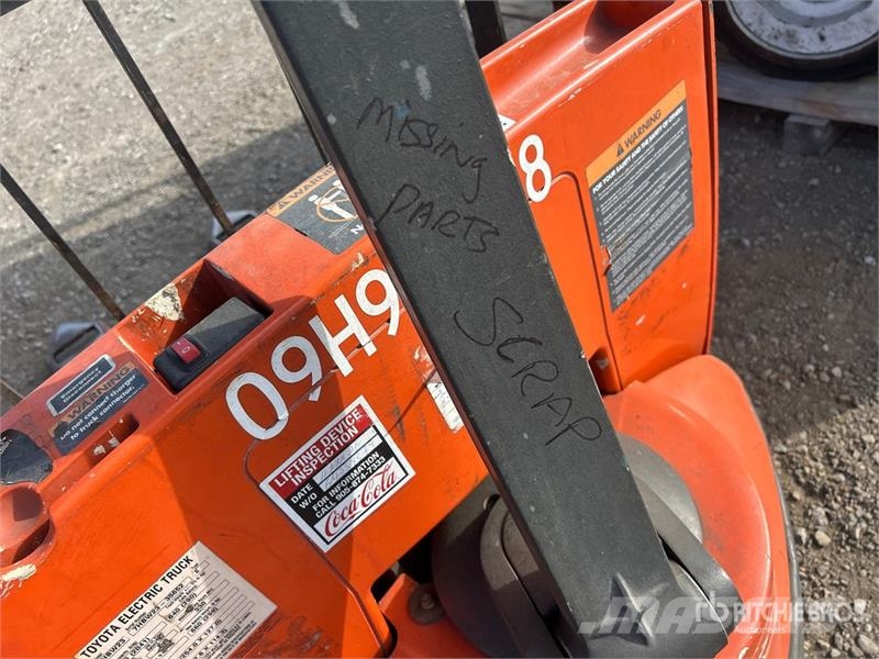 Toyota 7HBW23 شاحنة يدوية بمنصة نقالة