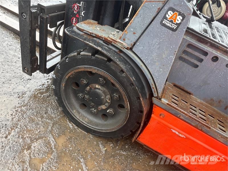 Toyota 8FBCHU25 2410 lb Electric Forklift Elektrostapler