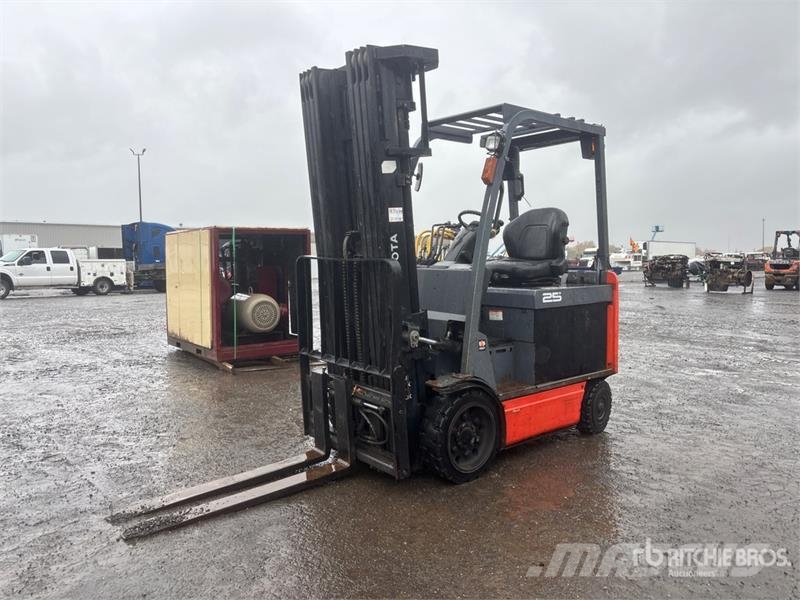 Toyota 8FBCHU25 2410 lb Electric Forklift Elektrostapler