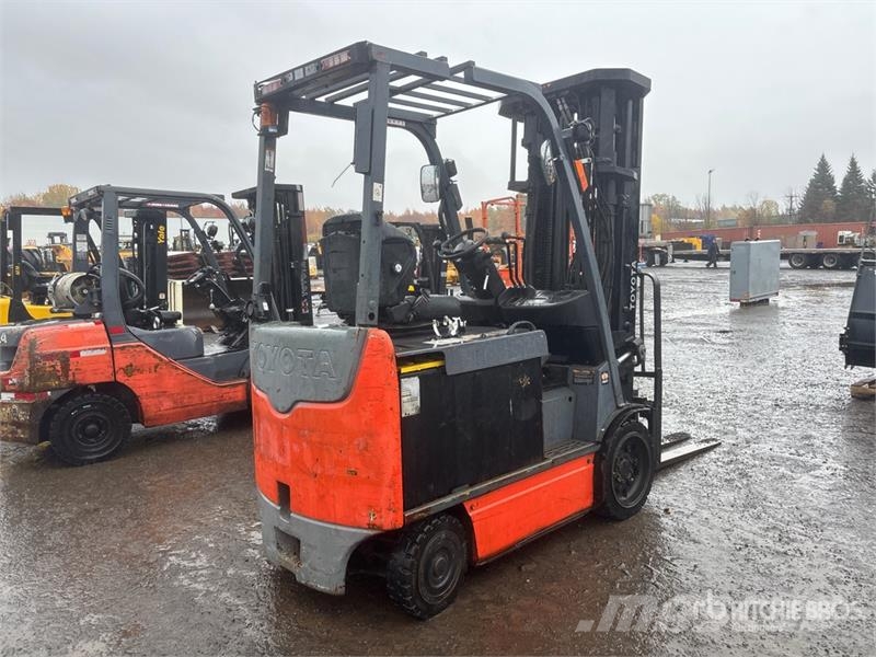 Toyota 8FBCHU25 2410 lb Electric Forklift Elektrostapler