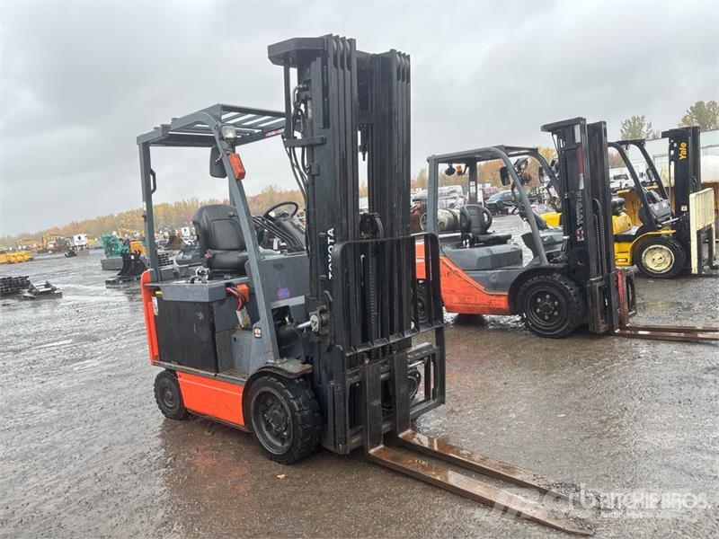 Toyota 8FBCHU25 2410 lb Electric Forklift Elektrostapler