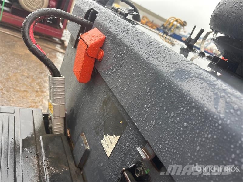 Toyota 8FBCHU25 2410 lb Electric Forklift Elektrostapler