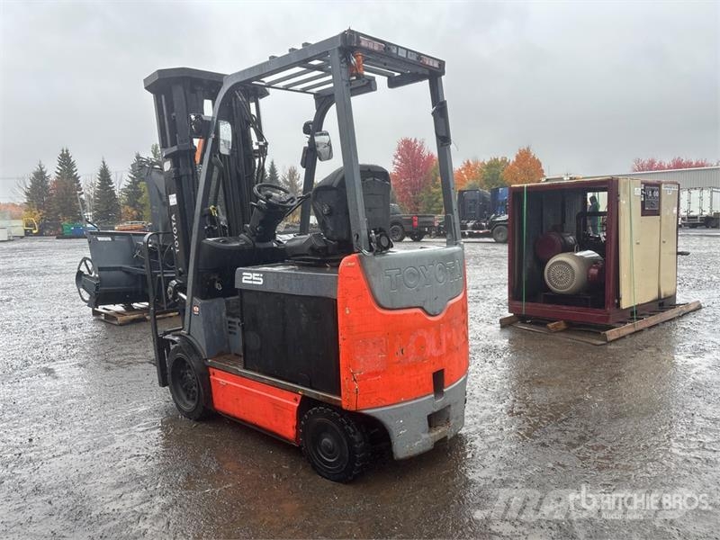 Toyota 8FBCHU25 2410 lb Electric Forklift Elektrostapler