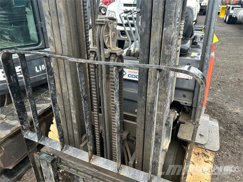 Toyota 8FGU25 4500 lb Forklift Targoncák-Egyéb