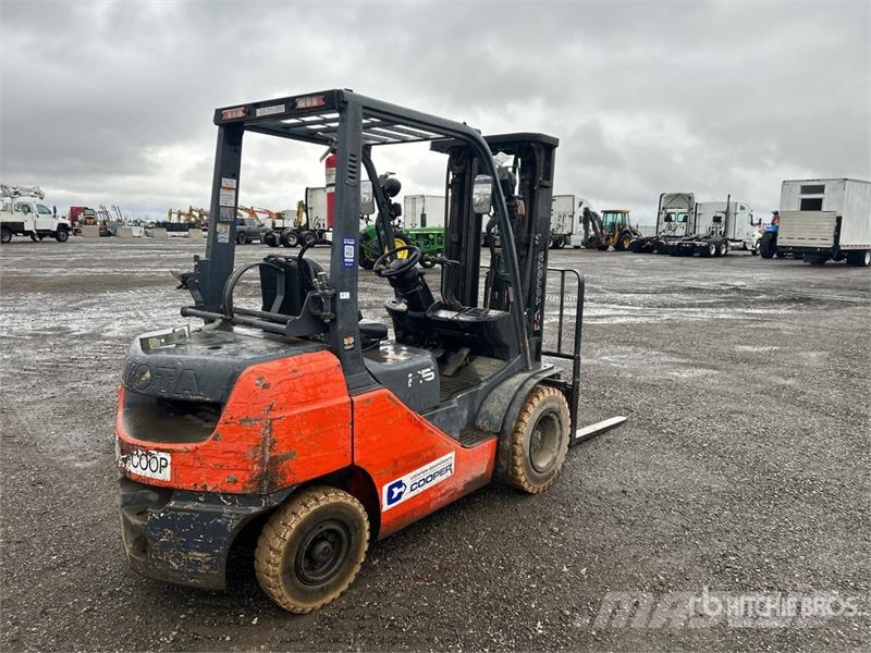 Toyota 8FGU25 4500 lb Cushion Tire Forklift Kahveltõstukid - muud