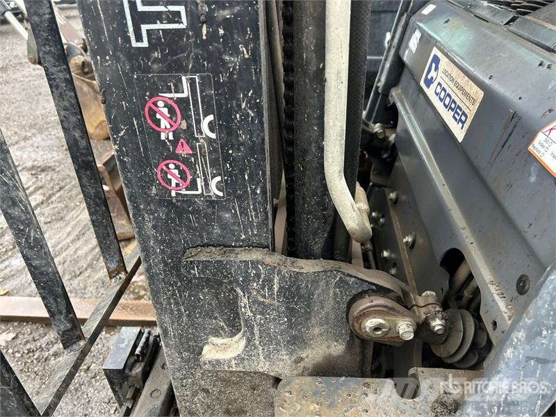 Toyota 8FGU25 4500 lb Forklift Targoncák-Egyéb