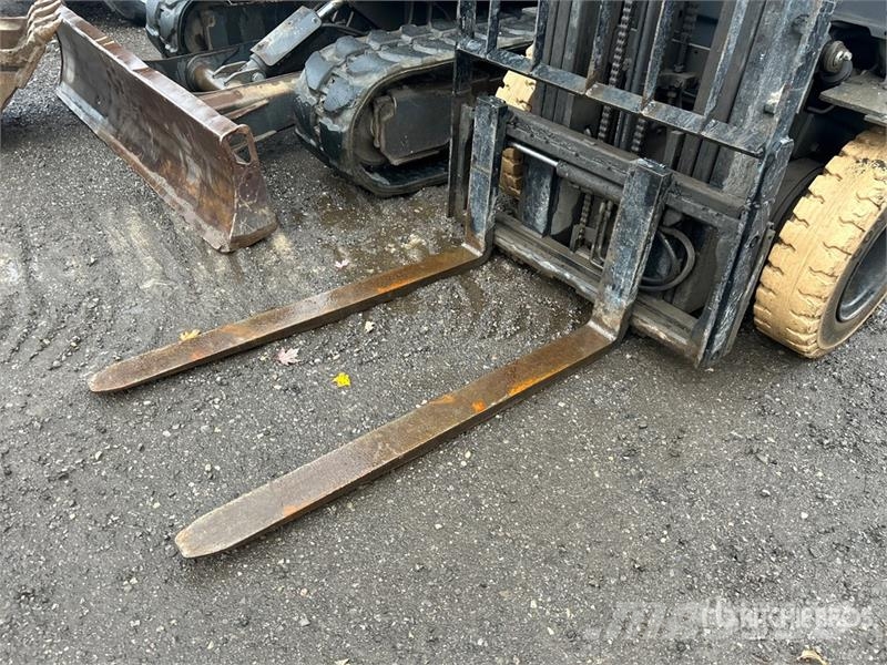 Toyota 8FGU25 4500 lb Forklift Targoncák-Egyéb