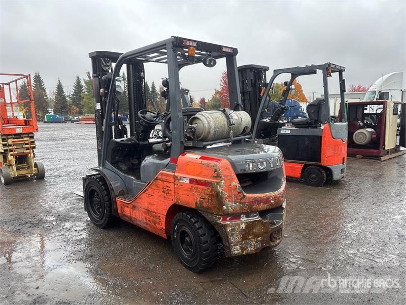 Toyota 8FGU30 5750 lb Forklift Autres Chariots élévateurs
