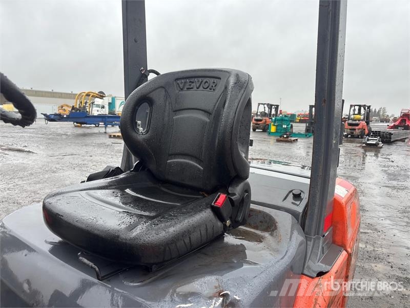 Toyota 8FGU30 5750 lb Forklift Autres Chariots élévateurs