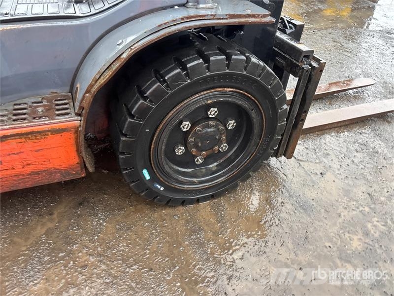 Toyota 8FGU30 5750 lb Forklift Autres Chariots élévateurs