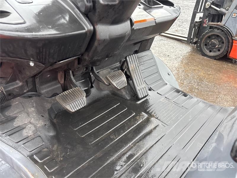 Toyota 8FGU30 5750 lb Forklift Autres Chariots élévateurs