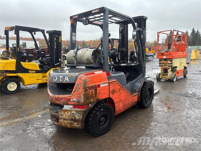 Toyota 8FGU30 5750 lb Forklift Autres Chariots élévateurs