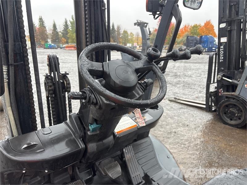 Toyota 8FGU30 5750 lb Forklift Autres Chariots élévateurs