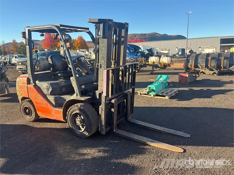 Toyota 8FGU30 5820 lb Cushion Tire Forklift Gaffeltrucker - Annet