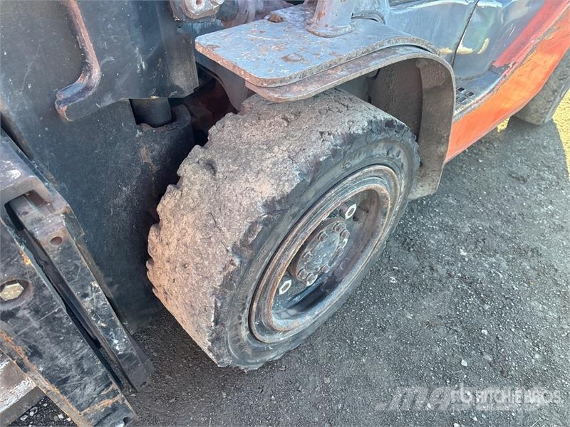 Toyota 8FGU30 5820 lb Cushion Tire Forklift Empilhadores - Outros
