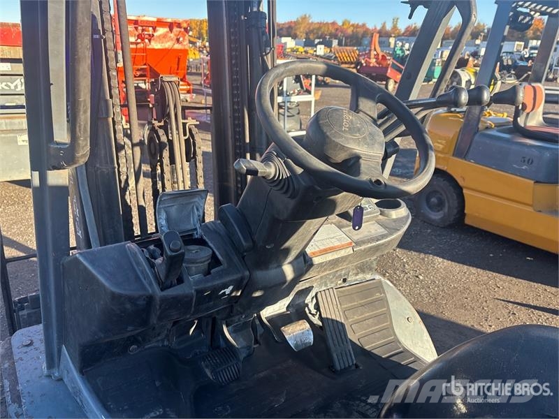 Toyota 8FGU30 5820 lb Cushion Tire Forklift Gaffeltrucker - Annet