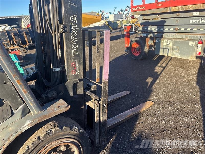 Toyota 8FGU30 5820 lb Cushion Tire Forklift Empilhadores - Outros