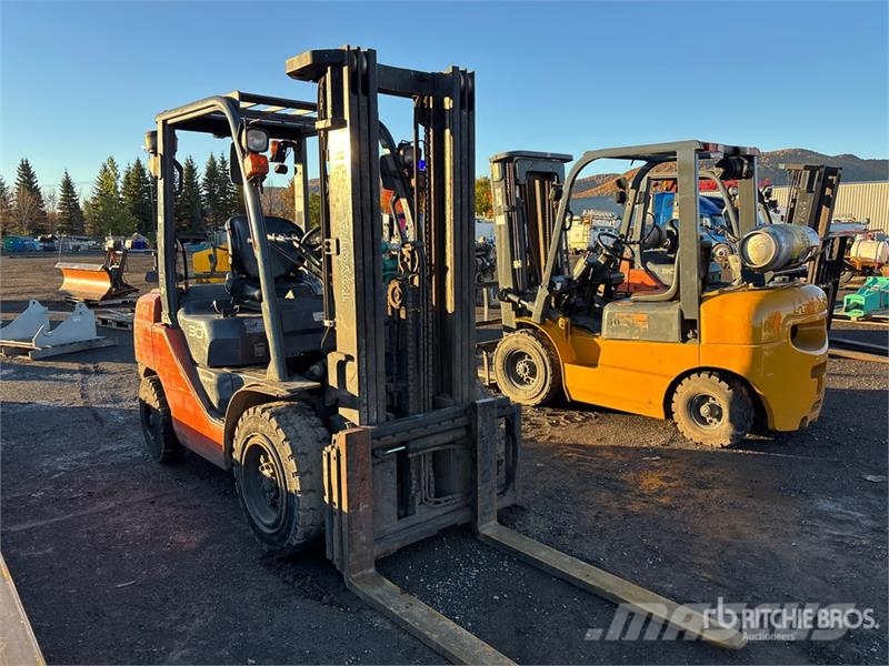 Toyota 8FGU30 5820 lb Cushion Tire Forklift Інше