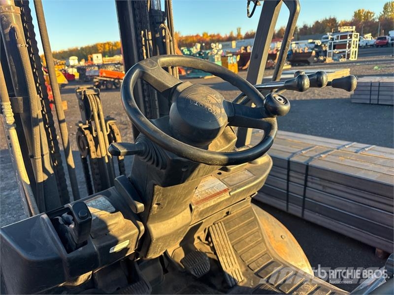 Toyota 8FGU30 5820 lb Cushion Tire Forklift Інше