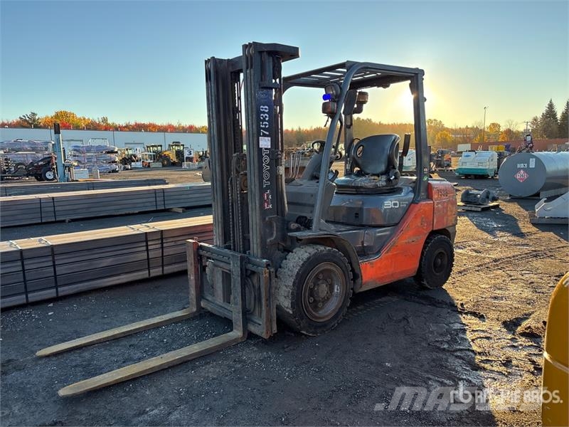 Toyota 8FGU30 5820 lb Cushion Tire Forklift Інше