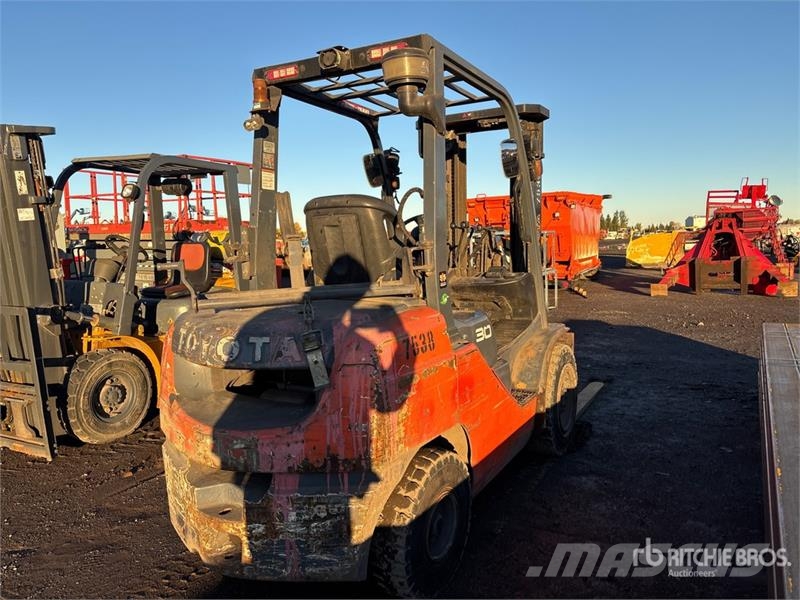 Toyota 8FGU30 5820 lb Cushion Tire Forklift Інше