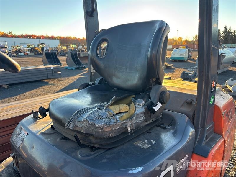 Toyota 8FGU30 5820 lb Cushion Tire Forklift Інше