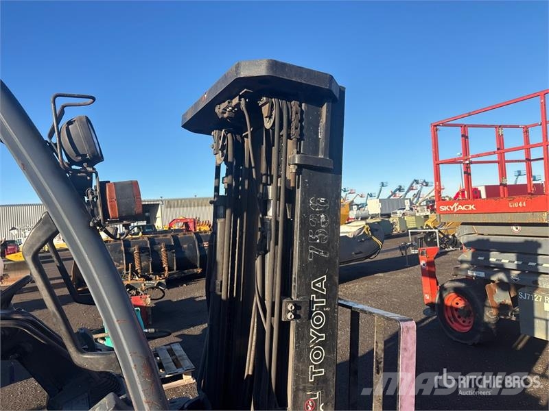 Toyota 8FGU30 5820 lb Cushion Tire Forklift Empilhadores - Outros
