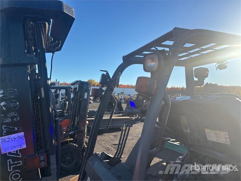 Toyota 8FGU30 5820 lb Cushion Tire Forklift Empilhadores - Outros