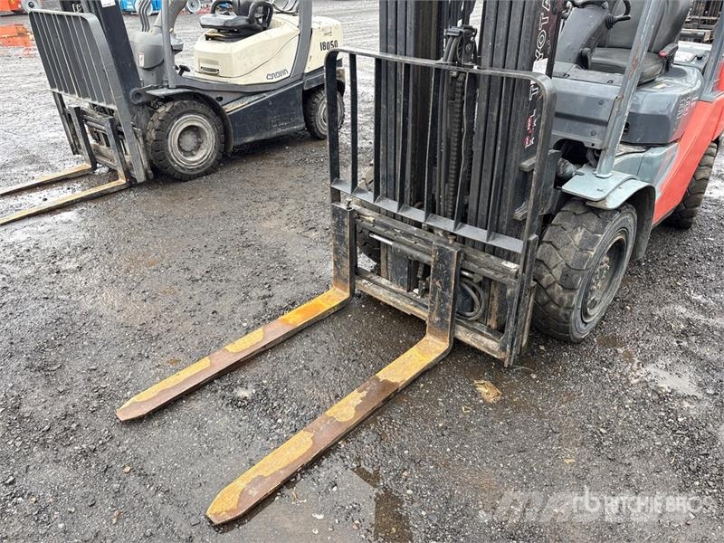 Toyota 8FGU30 6500 lb Pneumatic Tire Forklift Gaffeltrucker - Annet