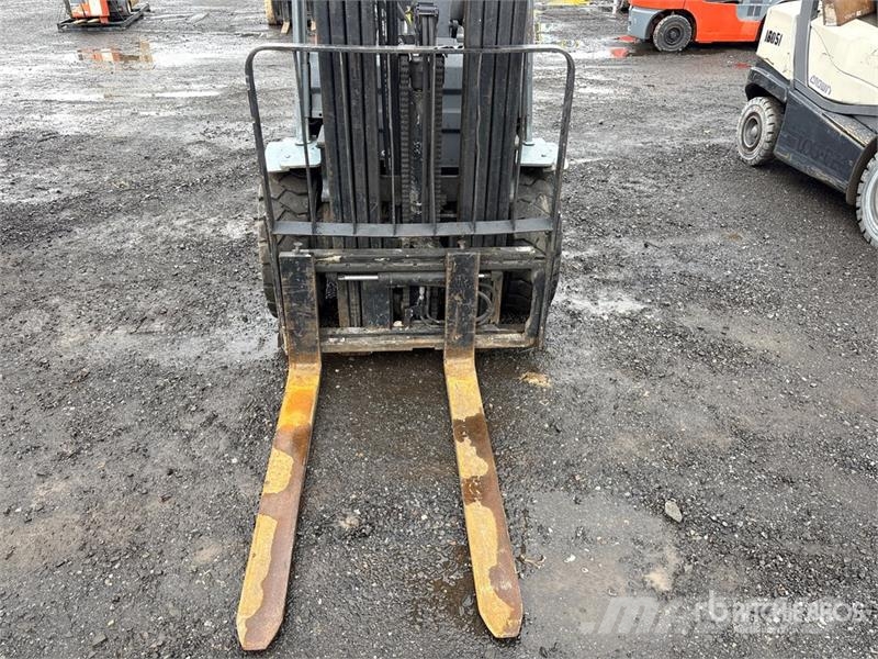 Toyota 8FGU30 6500 lb Pneumatic Tire Forklift Gaffeltrucker - Annet
