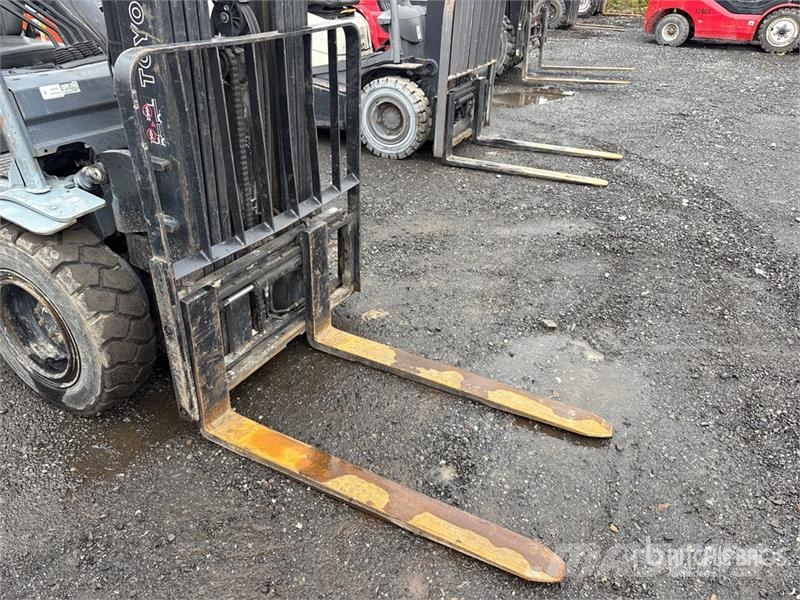 Toyota 8FGU30 6500 lb Pneumatic Tire Forklift Gaffeltrucker - Annet