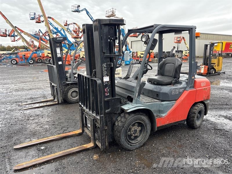 Toyota 8FGU30 6500 lb Pneumatic Tire Forklift Gaffeltrucker - Annet