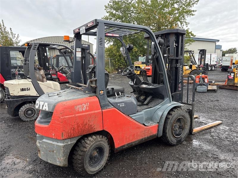Toyota 8FGU32 6500 lb Pneumatic Tire Forklift 그 외 지게차