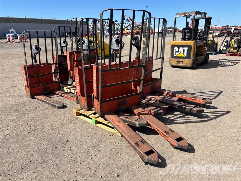 Toyota of (6) Toyota 4500 lb Electric Pallet Jack (Inoper Kahvelkäru