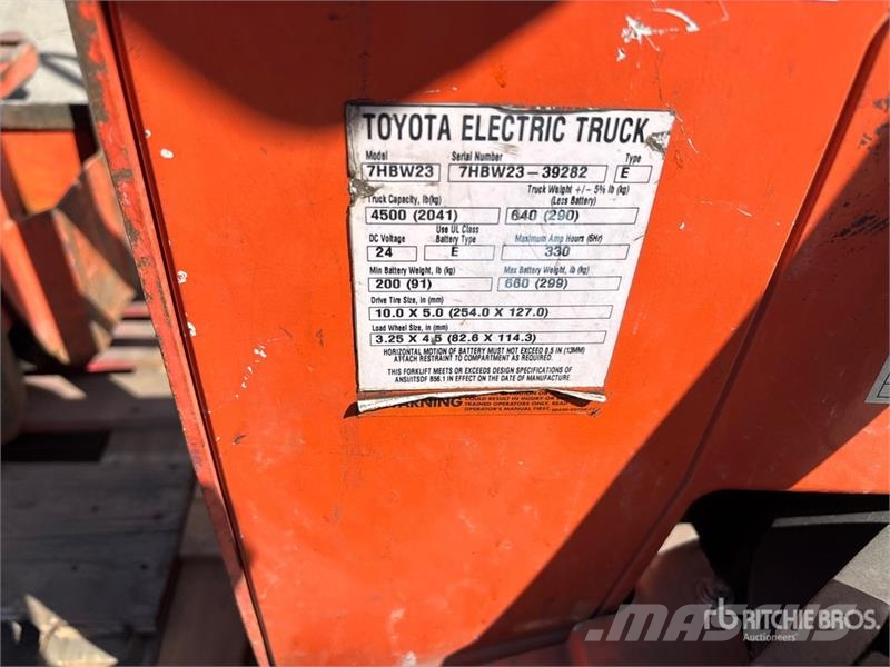 Toyota of (6) Toyota 4500 lb Electric Pallet Jack (Inoper Kahvelkäru